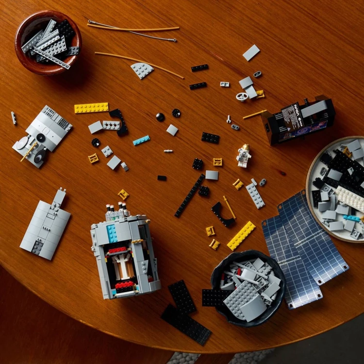 LEGO Icons 11382 - Kosmiczny Teleskop Hubble'a