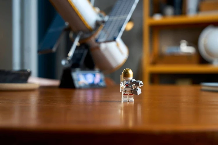 LEGO Icons 11382 - Kosmiczny Teleskop Hubble'a