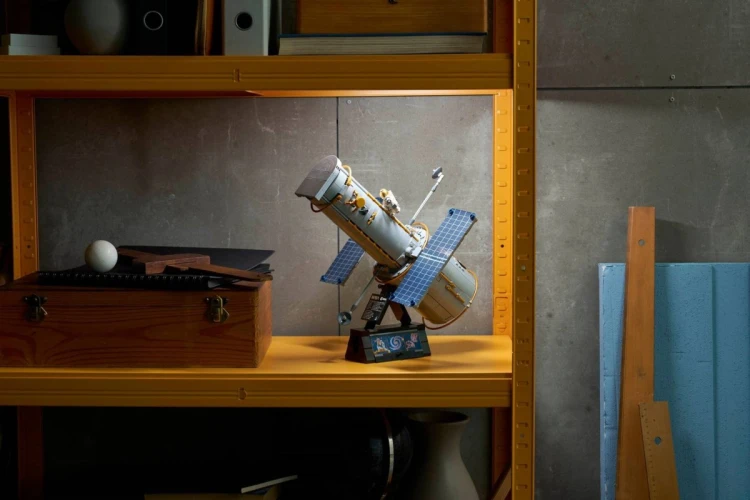 LEGO Icons 11382 - Kosmiczny Teleskop Hubble'a
