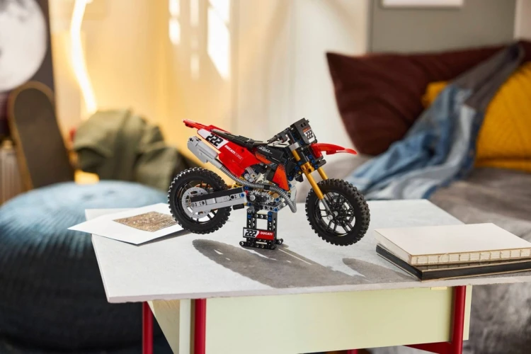 LEGO Technic 42238 - Motocykl Ducati Desmo450 MX Factory