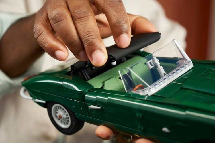 LEGO Icons 11381 - Jaguar E-Type