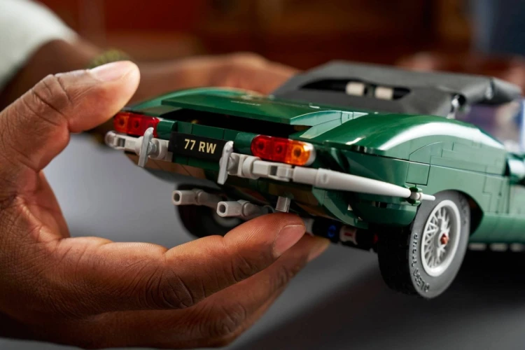 LEGO Icons 11381 - Jaguar E-Type
