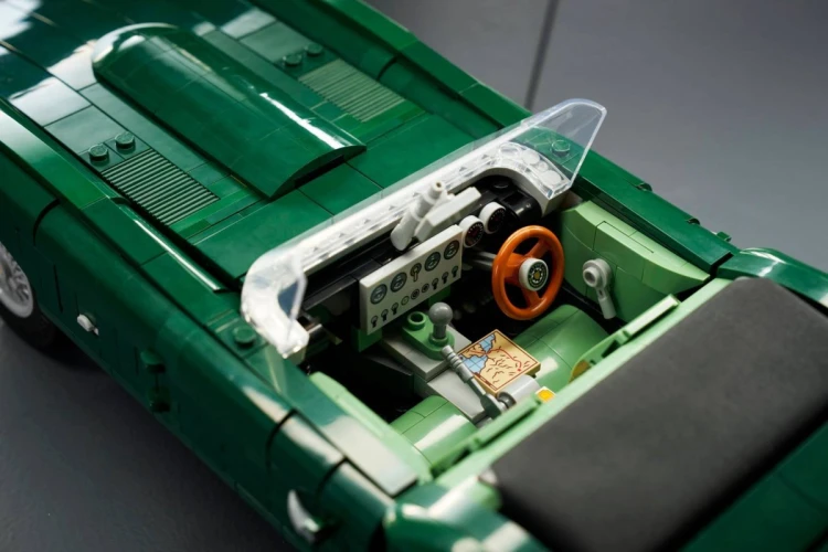 LEGO Icons 11381 - Jaguar E-Type