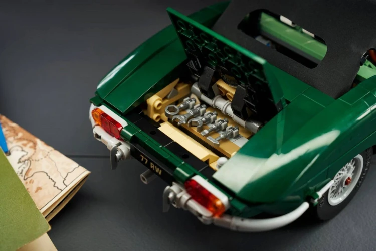 LEGO Icons 11381 - Jaguar E-Type