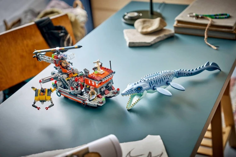 LEGO Jurassic World 77983 - Atak mozazaura na łódź
