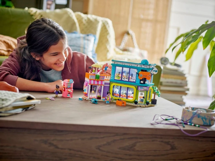 LEGO Friends 42674 - Sklep z grami i komiksami
