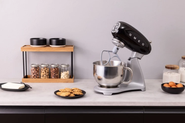 Robot kuchenny SMEG SMF04BLEU