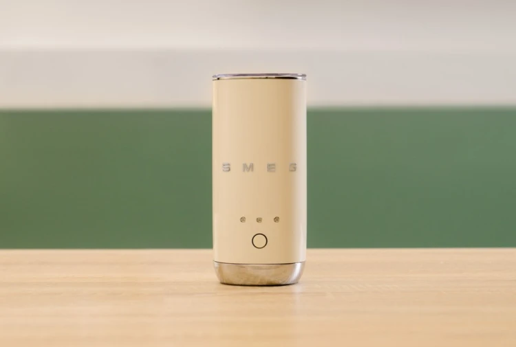 Spieniacz do mleka SMEG MFF02CREU MFF02CREU