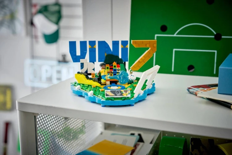 LEGO EDITIONS 43027 Vini Jr. - piłkarskie momenty
