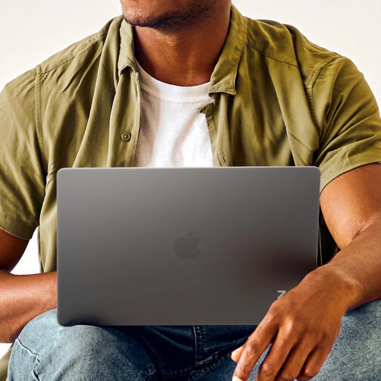 ZAGG Hardshell - obudowa ochronna do MacBook Air 13" M2 (2022) / M3 (2024) / M4 (2025) (smoke)