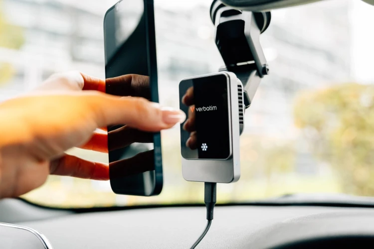 Verbatim Charge 'n' Drive Smartfon Czarny USB Bezprzewodowe ładowanie Szybkie ładowanie Automatyczna