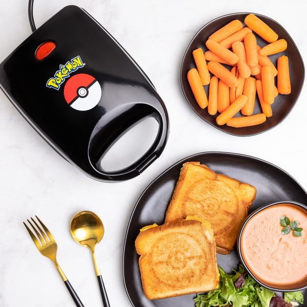 Uncanny Brands Pokémon Poké Ball toster Czarny, Czerwony, Biały