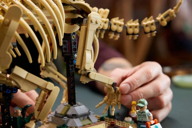 LEGO JURASSIC WORLD 77985 Szkielety dinozaurów: triceratops