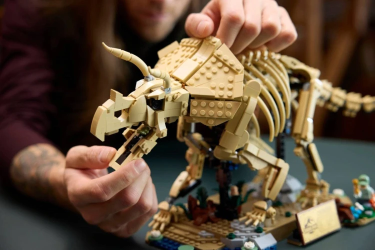 LEGO JURASSIC WORLD 77985 Szkielety dinozaurów: triceratops