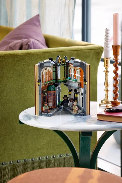 LEGO ICONS 10351 Sherlock Holmes: Book nook