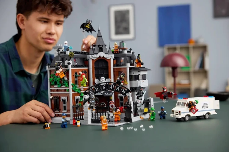 LEGO BATMAN 76300 Arkham Asylum