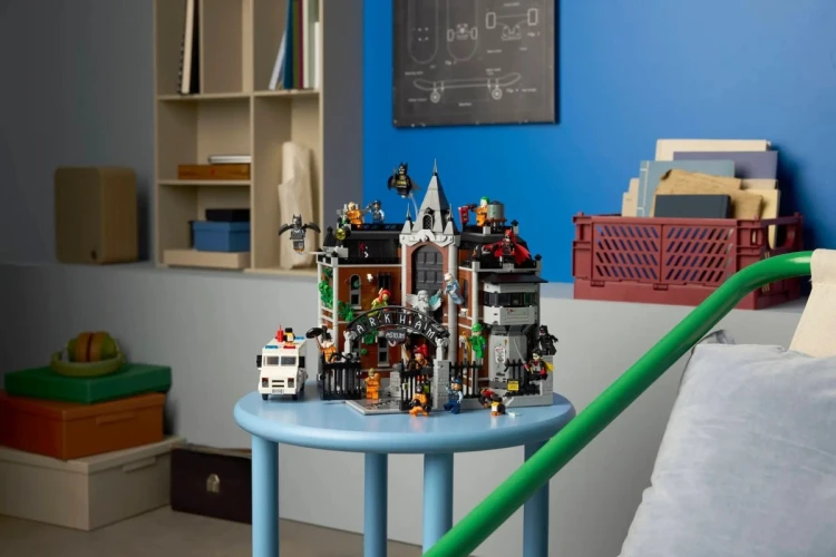 LEGO BATMAN 76300 Arkham Asylum