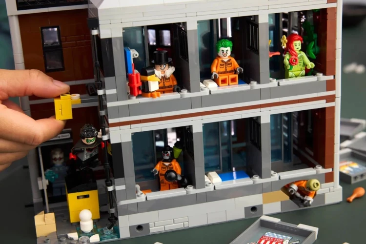 LEGO BATMAN 76300 Arkham Asylum