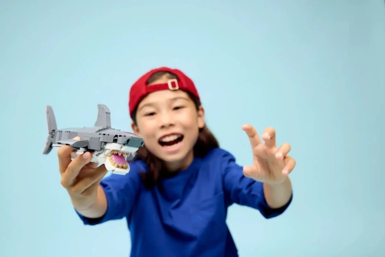 LEGO CREATOR 3 W 1 31381 Groźny rekin i skrzynia ze skarbem