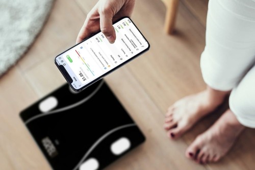 ELDOM INTELIGENTNA WAGA OSOBOWA TWO610 ILIIE DO 180 KG, WSKAŹNIK BMI ,BMR,LBM APLIKACJA KOMPATYBILNA Z SYSTEMAMI ANDROID ORAZ