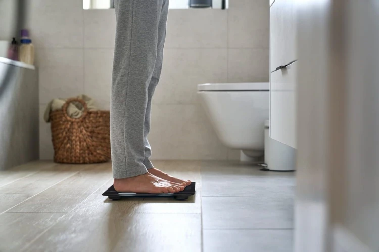 ELDOM INTELIGENTNA WAGA OSOBOWA TWO610 ILIIE DO 180 KG, WSKAŹNIK BMI ,BMR,LBM APLIKACJA KOMPATYBILNA Z SYSTEMAMI ANDROID ORAZ