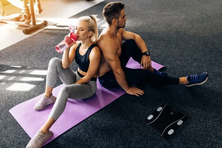 ELDOM INTELIGENTNA WAGA OSOBOWA TWO610 ILIIE DO 180 KG, WSKAŹNIK BMI ,BMR,LBM APLIKACJA KOMPATYBILNA Z SYSTEMAMI ANDROID ORAZ