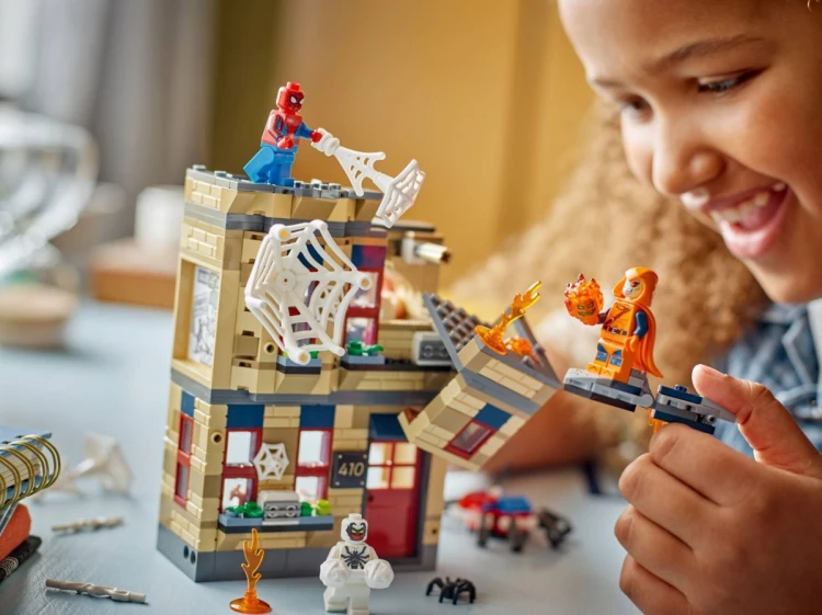 LEGO Marvel Super Heroes 76317 - Mieszkanie Petera Parkera