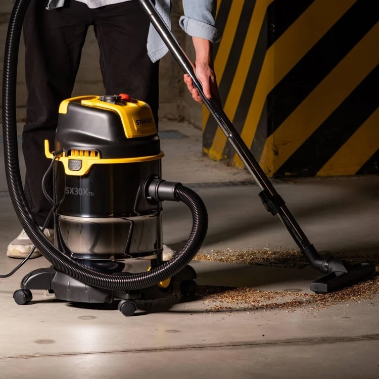 Odkurzacz przemysłowy STANLEY Wet&Dry SXVC30XTDE (1600W; kolor czarny)