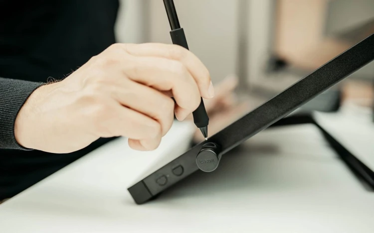 Tablet graficzny Wacom Cintiq 24 dotykowy DTH246