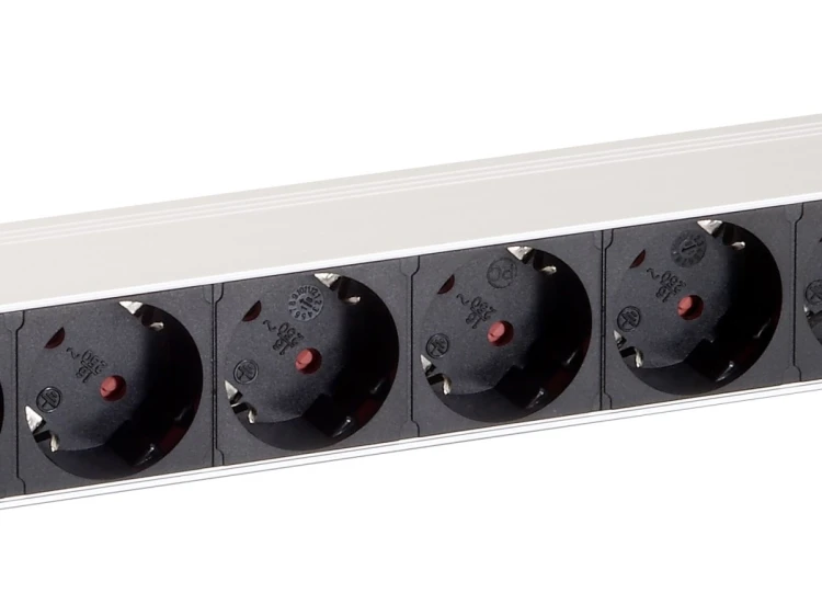 Equip 333293 rozdzielacz zasilania PDU 8 x gniazdo sieciowe 1U Czarny, Srebrny