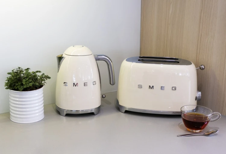Smeg TSF01CREU toster 6 2 kaw. 950 W Kremowy