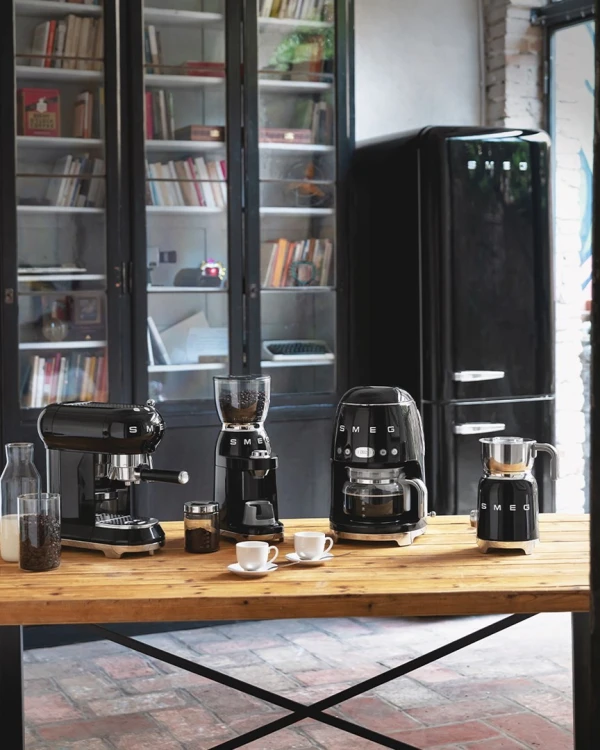 Ekspres przelewowy SMEG DCF02BLEU