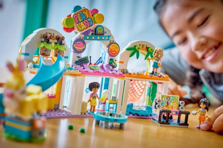 LEGO Friends 42686 - Niezwykła sala zabaw