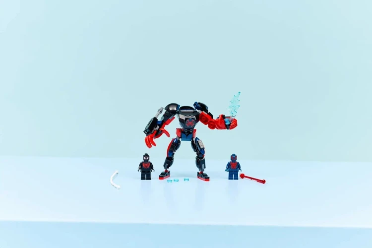 LEGO Marvel 76337 - Miles Morales kontra Spider-Man 2099