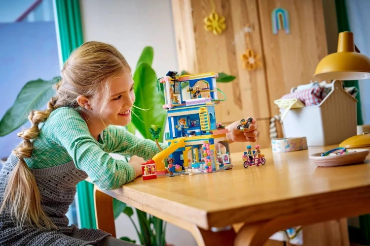 LEGO Friends 42689 - Domek klubu przyjaciół z Heartlake
