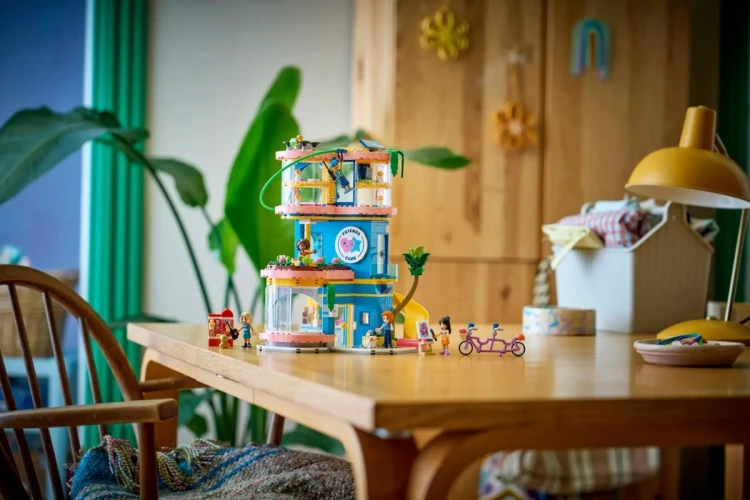 LEGO Friends 42689 - Domek klubu przyjaciół z Heartlake