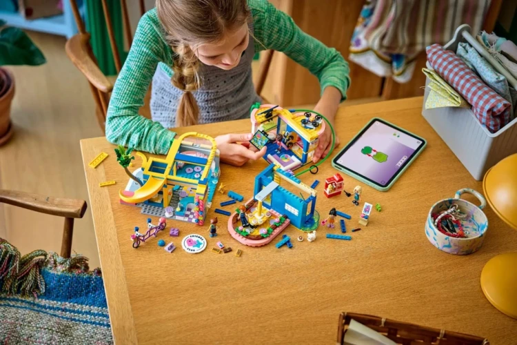 LEGO Friends 42689 - Domek klubu przyjaciół z Heartlake