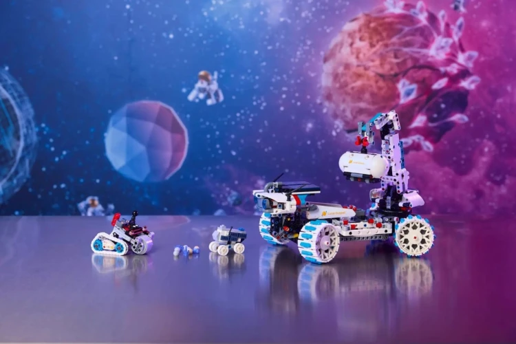 LEGO TECHNIC 42211 Kosmiczny łazik księżycowy Lunar Outpost
