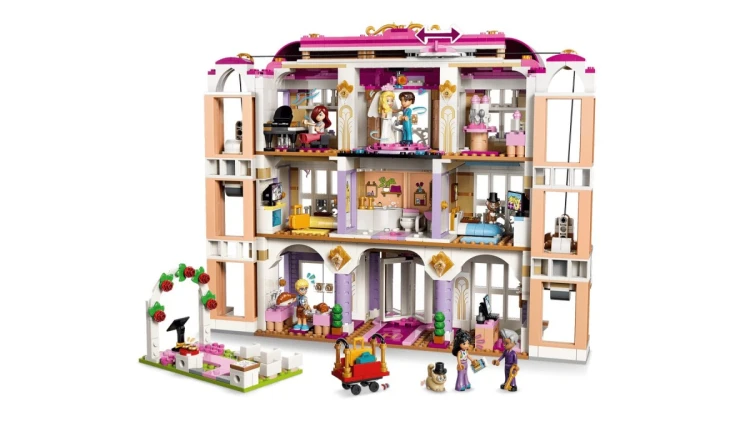 LEGO FRIENDS 42704 Grand Hotel w mieście Heartlake