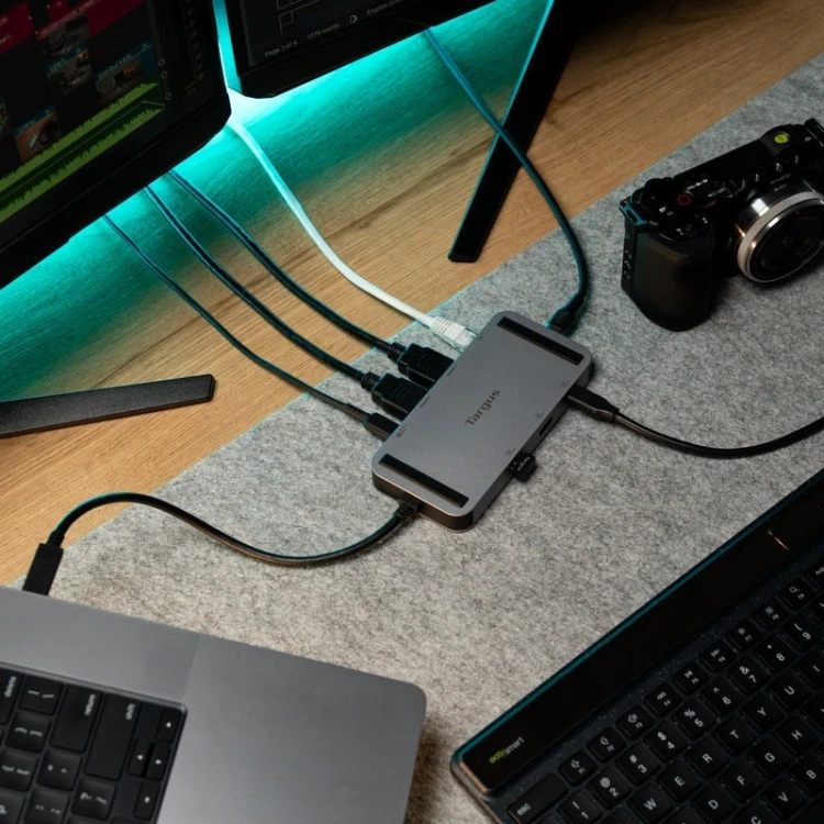 Targus DOCK429GL stacja dokująca Przewodowa USB4 Srebrny