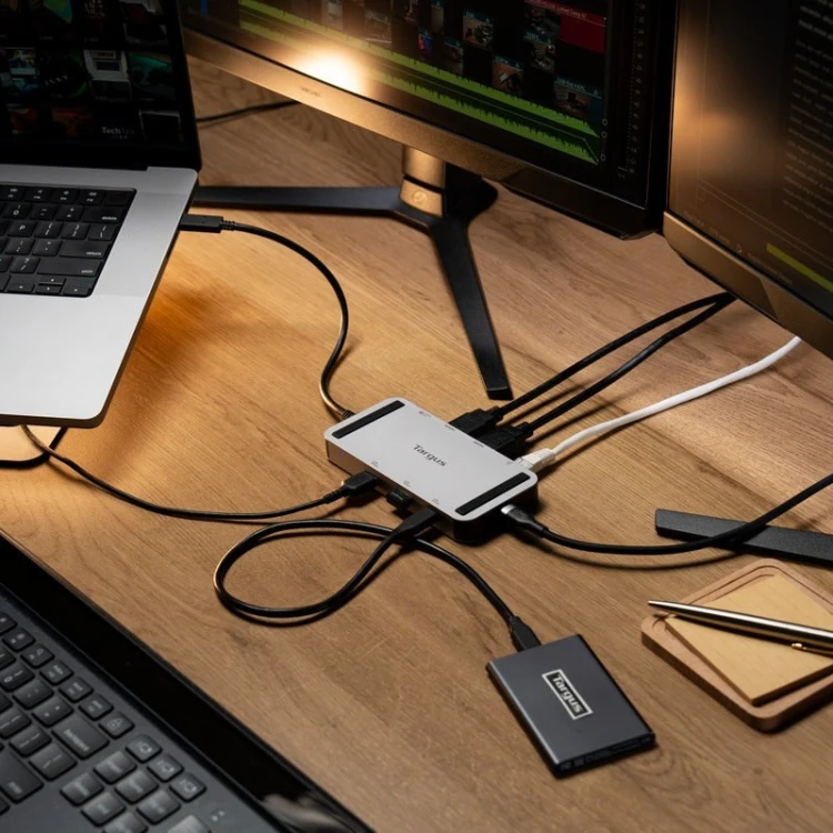 Targus DOCK429GL stacja dokująca Przewodowa USB4 Srebrny