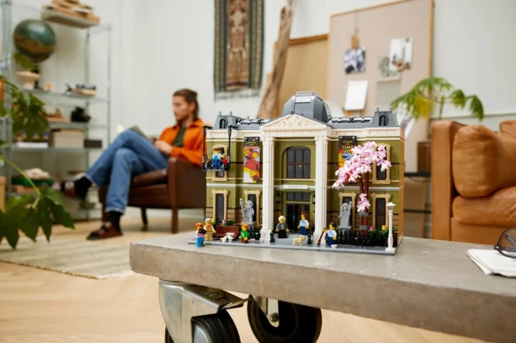 LEGO Icons 10326 - Muzeum Historii Naturalnej