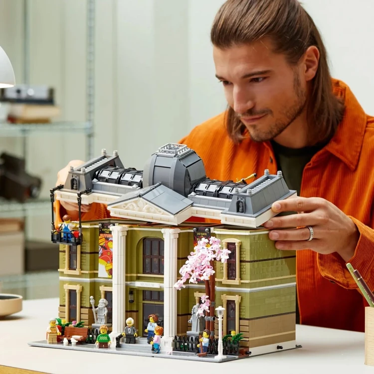 LEGO Icons 10326 - Muzeum Historii Naturalnej