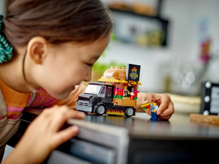 LEGO City 60404 - Ciężarówka z burgerami