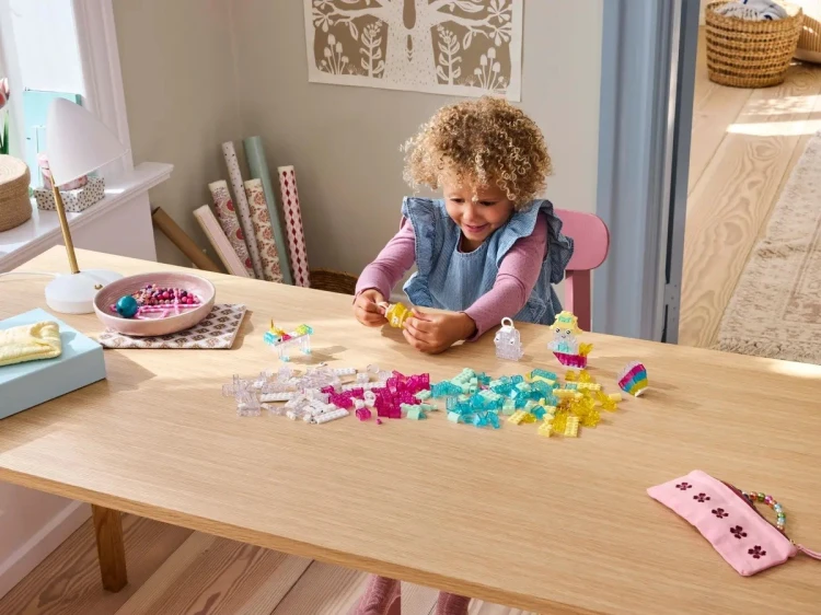 LEGO Classic 11040 - Magiczny zestaw z przezroczystymi klockami