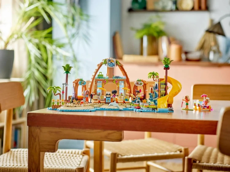 LEGO Friends 42673 - Rodzinne wakacje na plaży