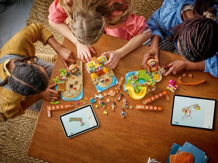 LEGO Friends 42673 - Rodzinne wakacje na plaży