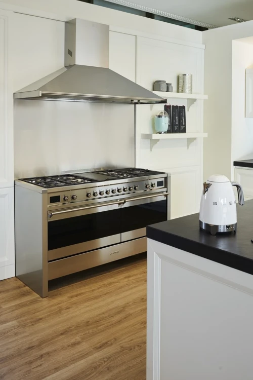 Czajnik SMEG model KLF04WHEU kolor biały