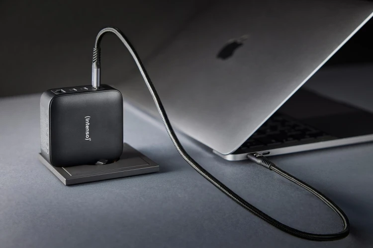 Adapter zasilania USB-A/USB-C 140W/7814010 INTENSO