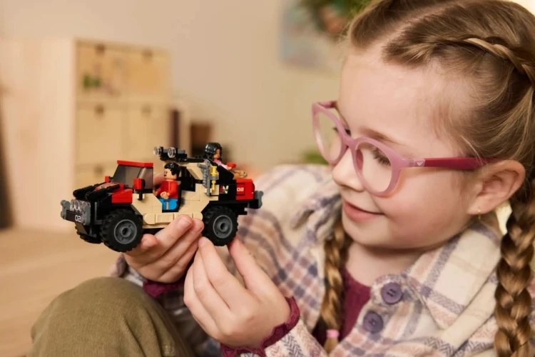 LEGO Jurassic World 76972 - Ucieczka terenówką przed raptorem